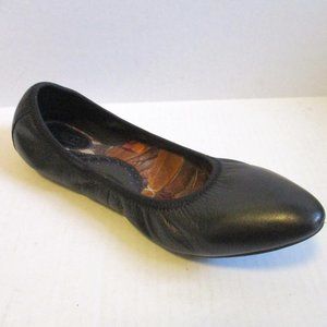 *BORN Black Ballet Flats Elasticized